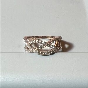💎 Silver Diamond-Accented Ring 💎